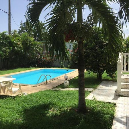 Appartamento T2 tropical en bord de piscine à 100m de la mer Le Carbet Esterno foto