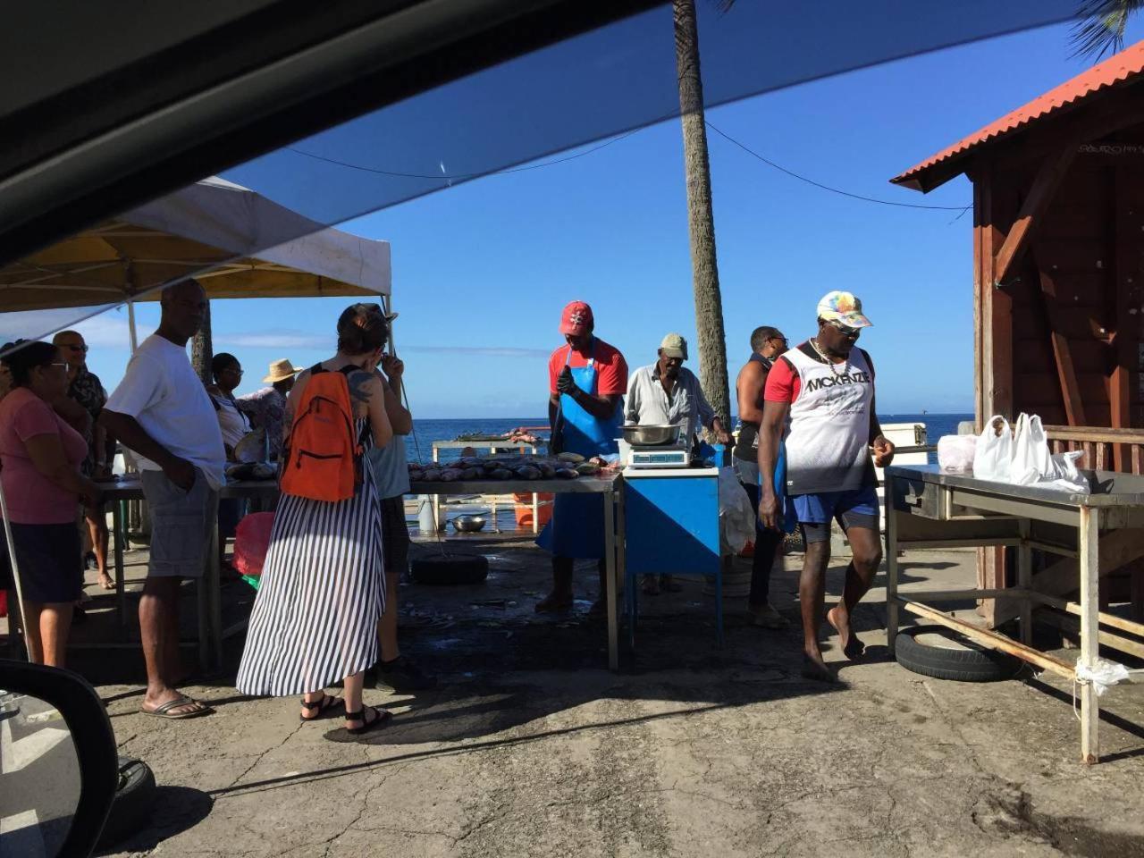 Appartamento T2 tropical en bord de piscine à 100m de la mer Le Carbet Esterno foto